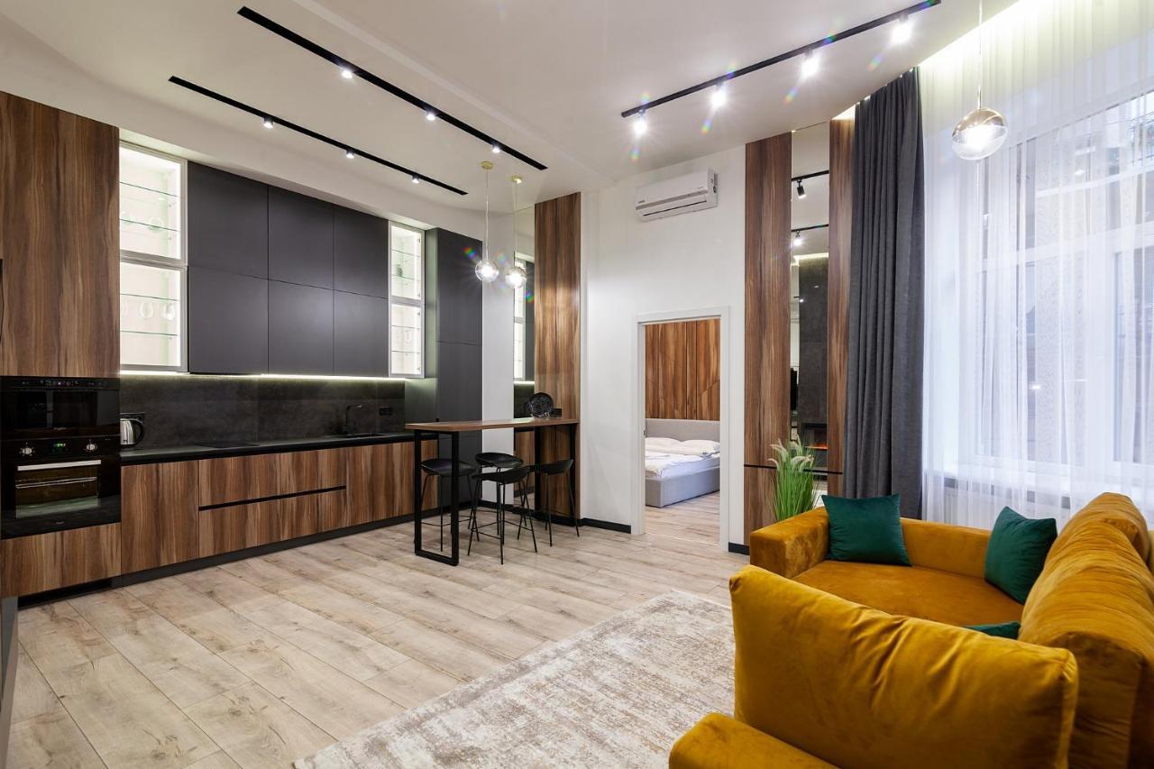 Royal Apartment On Leontovicha 7/2 Лвив Екстериор снимка
